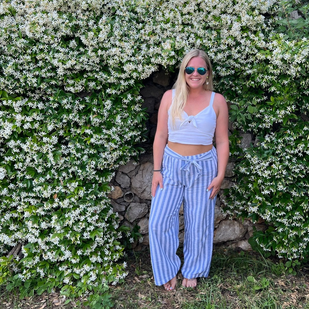 Coral’s Closet 🌿 - Picture 3 of 14